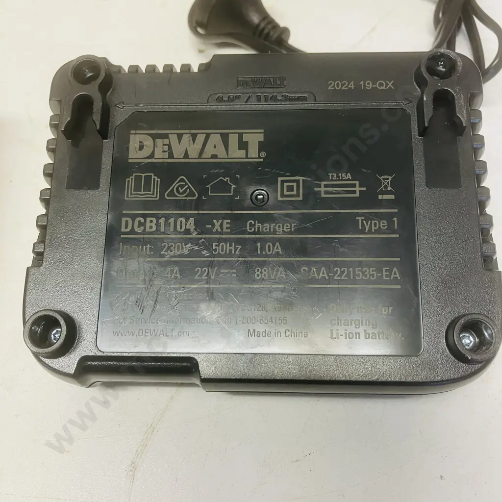 DeWalt 18V 4Ah Battery With DCB1104-XE 12V / 18V Charger Image 1++