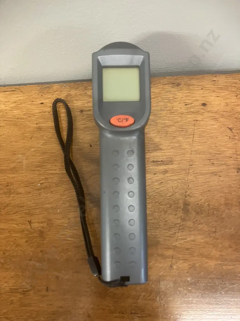 Ozito Infrared Thermometer IFT-520 Image 1++