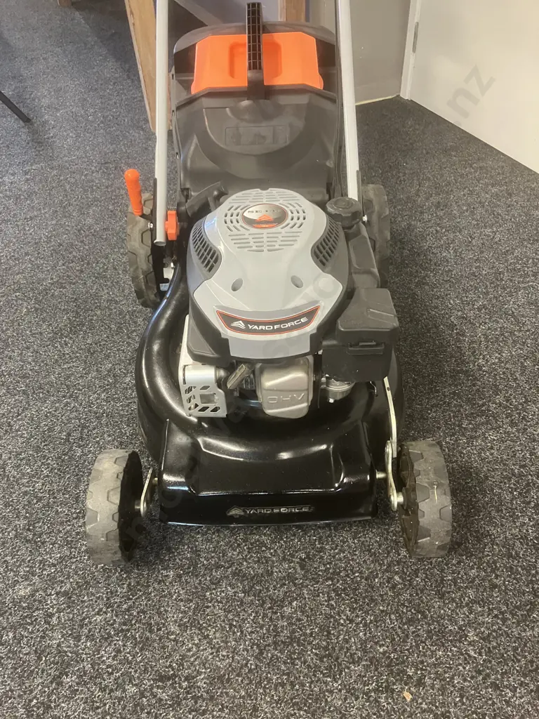 YardForce Lawnmower With Catcher - 144cc Image 1++