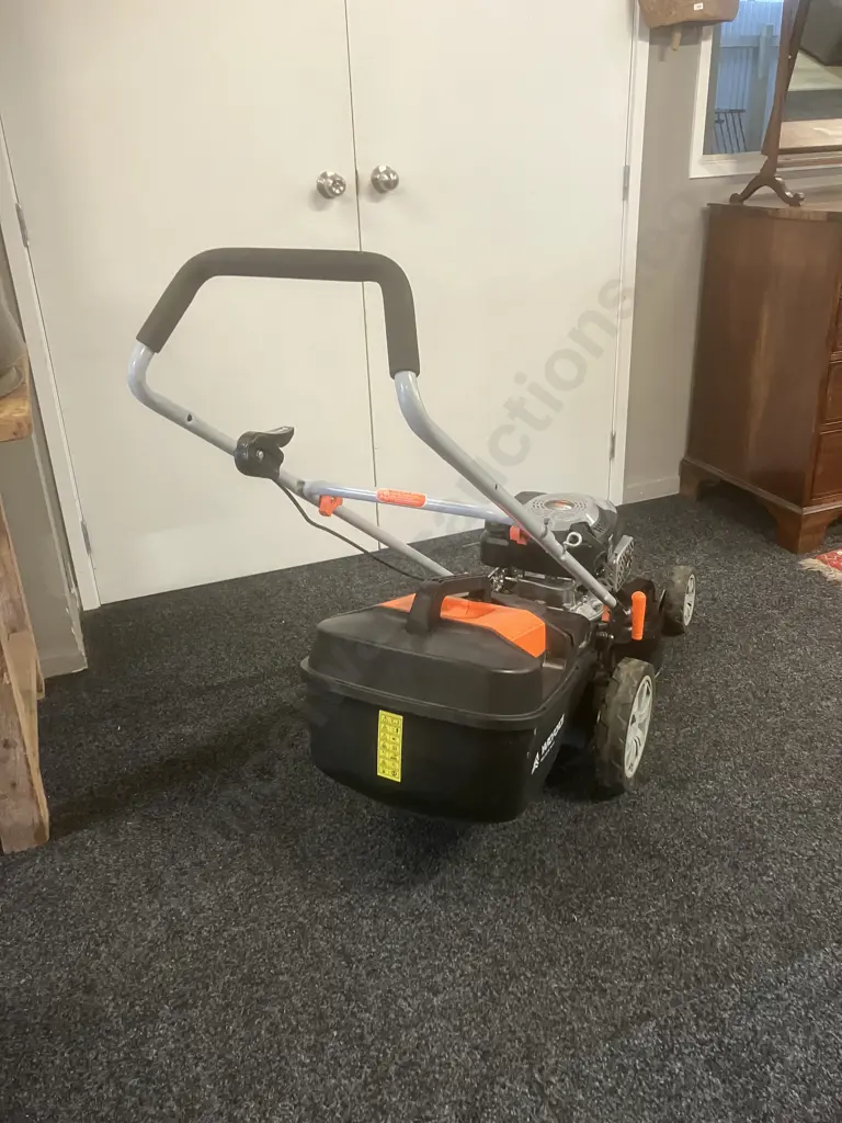 YardForce Lawnmower With Catcher - 144cc Image 1++