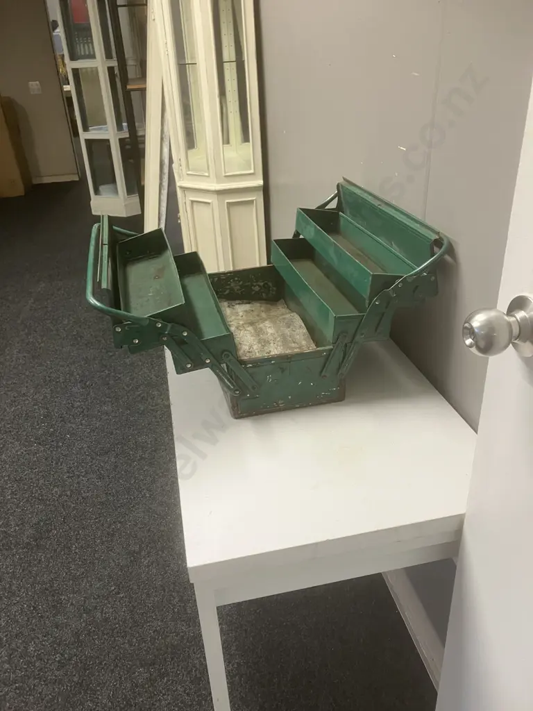 JONNESWAY Green Steel Cantilever Toolbox With Padlock. H24 W50 D22cm Image 1++