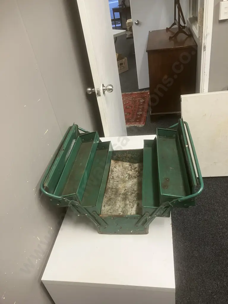 JONNESWAY Green Steel Cantilever Toolbox With Padlock. H24 W50 D22cm Image 1++