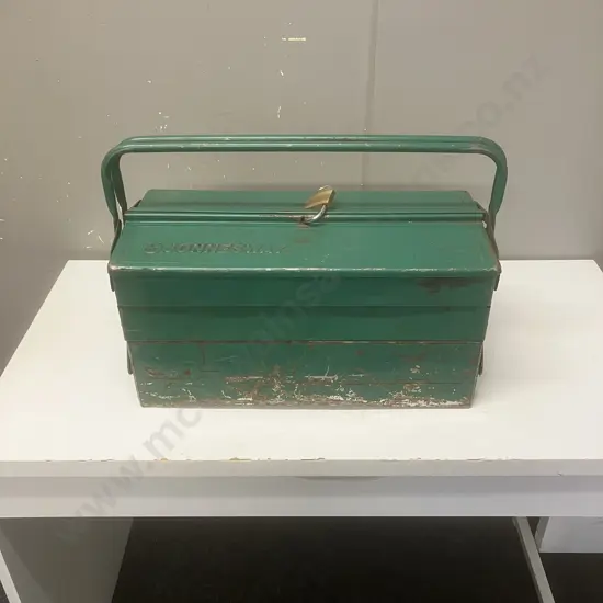JONNESWAY Green Steel Cantilever Toolbox With Padlock. H24 W50 D22cm