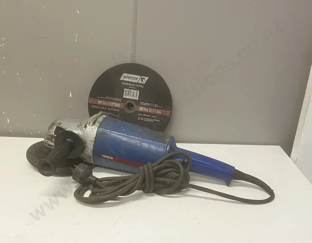 Bosch (Germany) 2200W Angle Grinder With Cutting Discs Image 1++