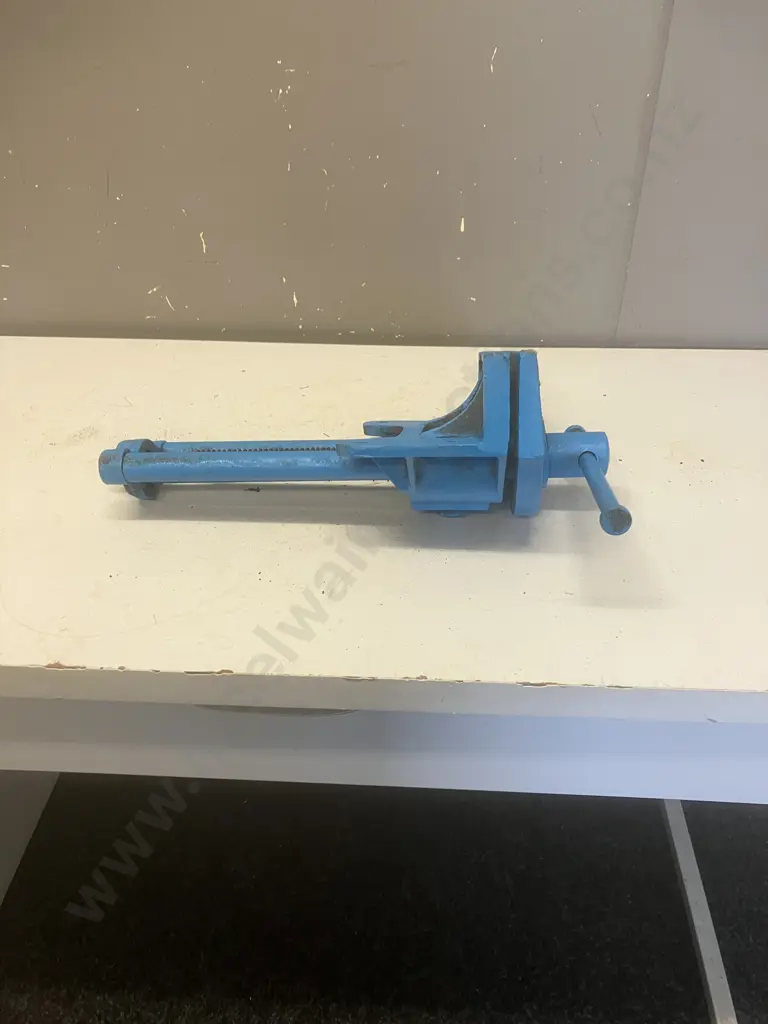 WODEN (England) Wood Vice Painted Blue Image 1++