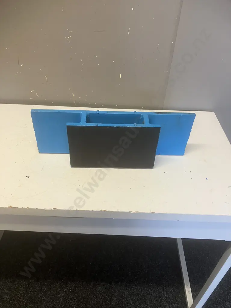 Iron Anvil Painted Blue. H8 W45.5 D15cm Image 1++