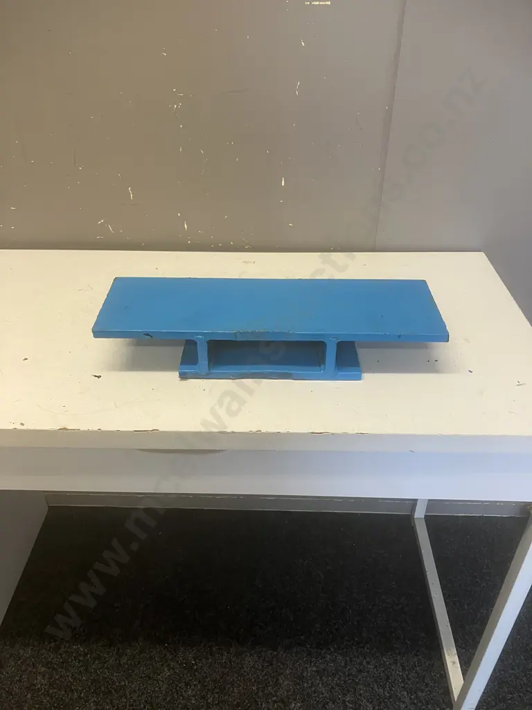 Iron Anvil Painted Blue. H8 W45.5 D15cm Image 1++