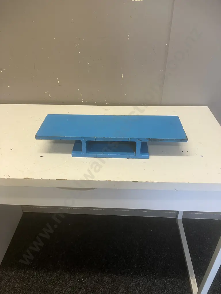 Iron Anvil Painted Blue. H8 W45.5 D15cm Image 1++