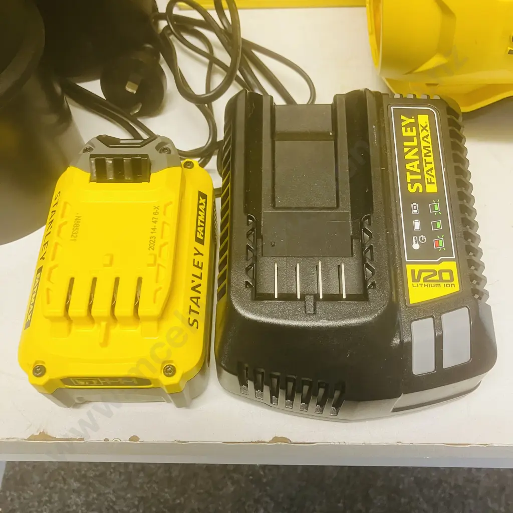 Stanley Fatmax 18V Brushless Blower, 4.0Ah Battery & Charger Image 1++