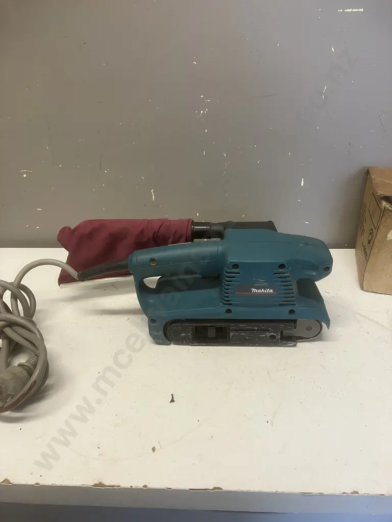 Makita 76mm (3") Belt Sander Model 9910 With Original Box Image 1++
