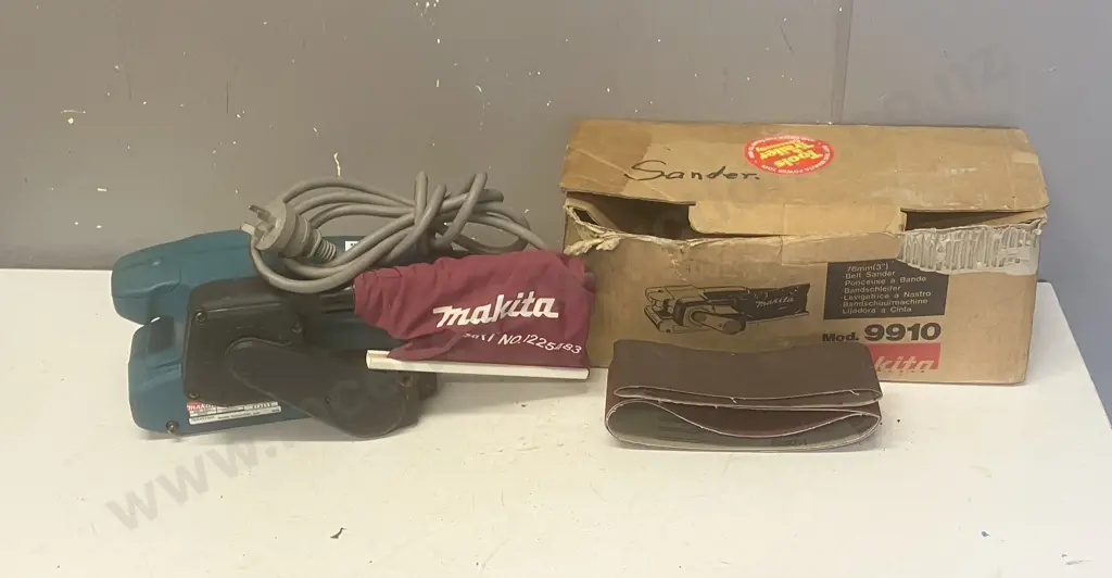 Makita 76mm (3") Belt Sander Model 9910 With Original Box Image 1++