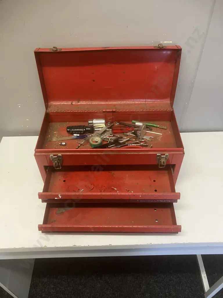 Waterloo Red Metal Toolbox. H24 W47 D22cm Image 1++