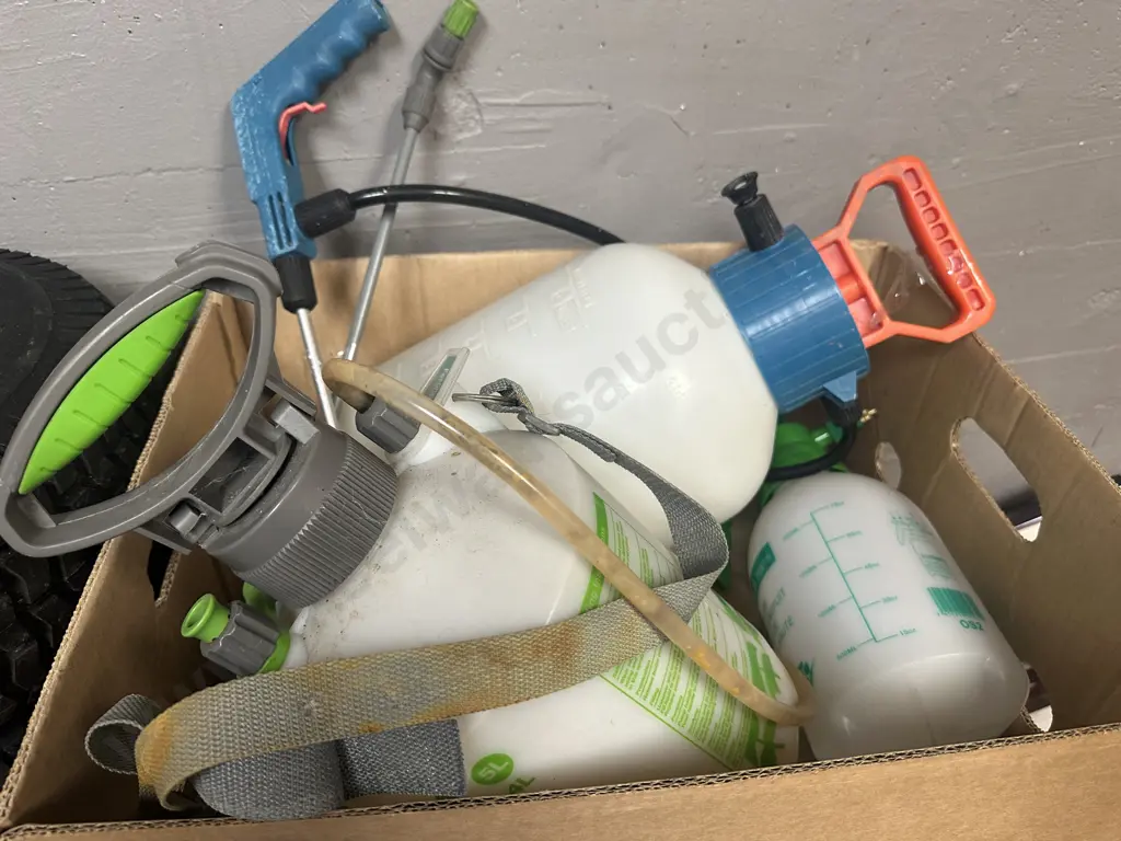 Box Lot Of Weed Sprayers  Image 1++