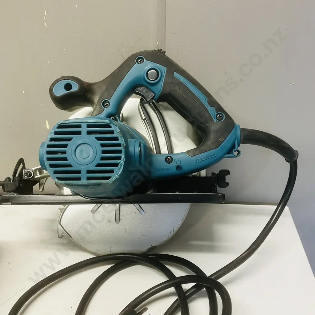 Makita Recipro Saw JR3030T (Needs Plug) IN Case With Makita 185mm Circular Saw HS7000 Image 1++