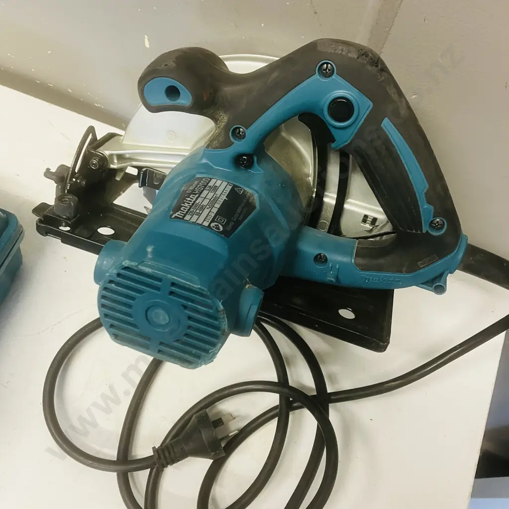 Makita Recipro Saw JR3030T (Needs Plug) IN Case With Makita 185mm Circular Saw HS7000 Image 1++