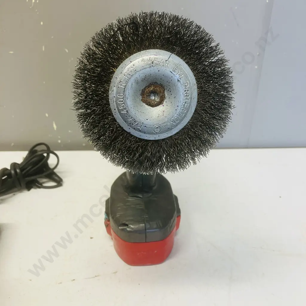 Makita Drill, 2 x Batteries & Charger Image 1++