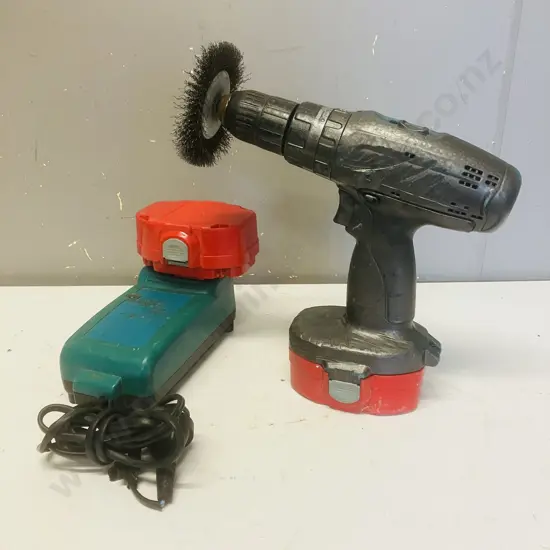 Makita Drill, 2 x Batteries & Charger