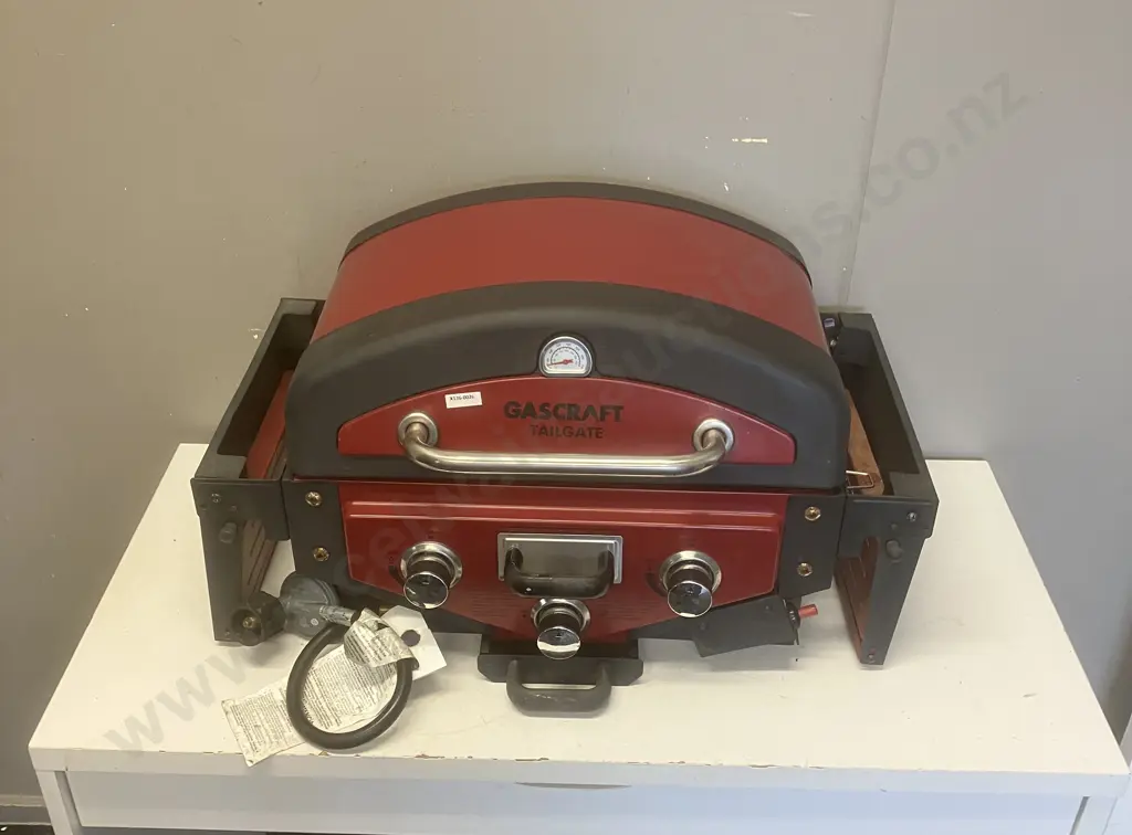 Gascraft Tailgate BBQ Grill 3 Burner Image 1++