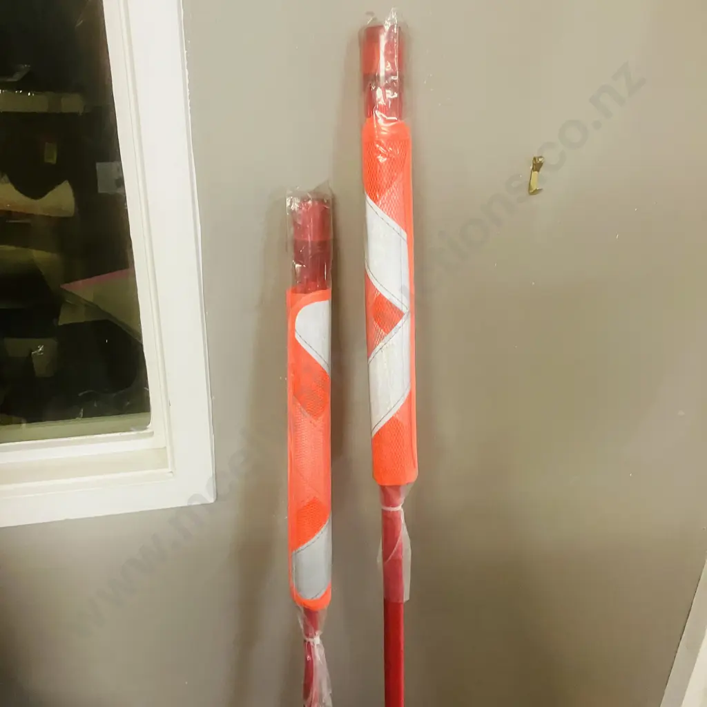 2 x OEX Safety Flags With LED Light 1.2m (One Missing Spring) Image 1++