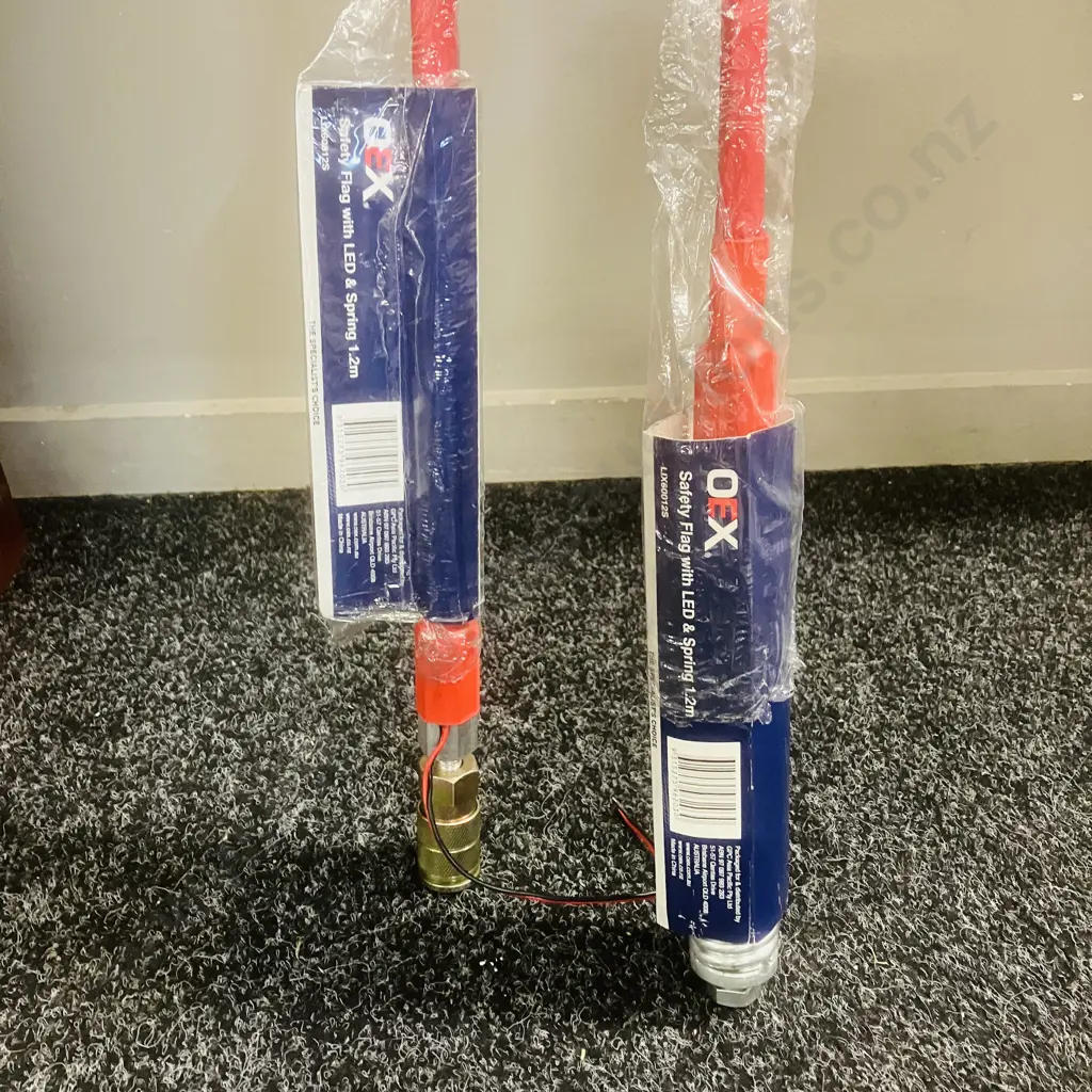 2 x OEX Safety Flags With LED Light 1.2m (One Missing Spring) Image 1++