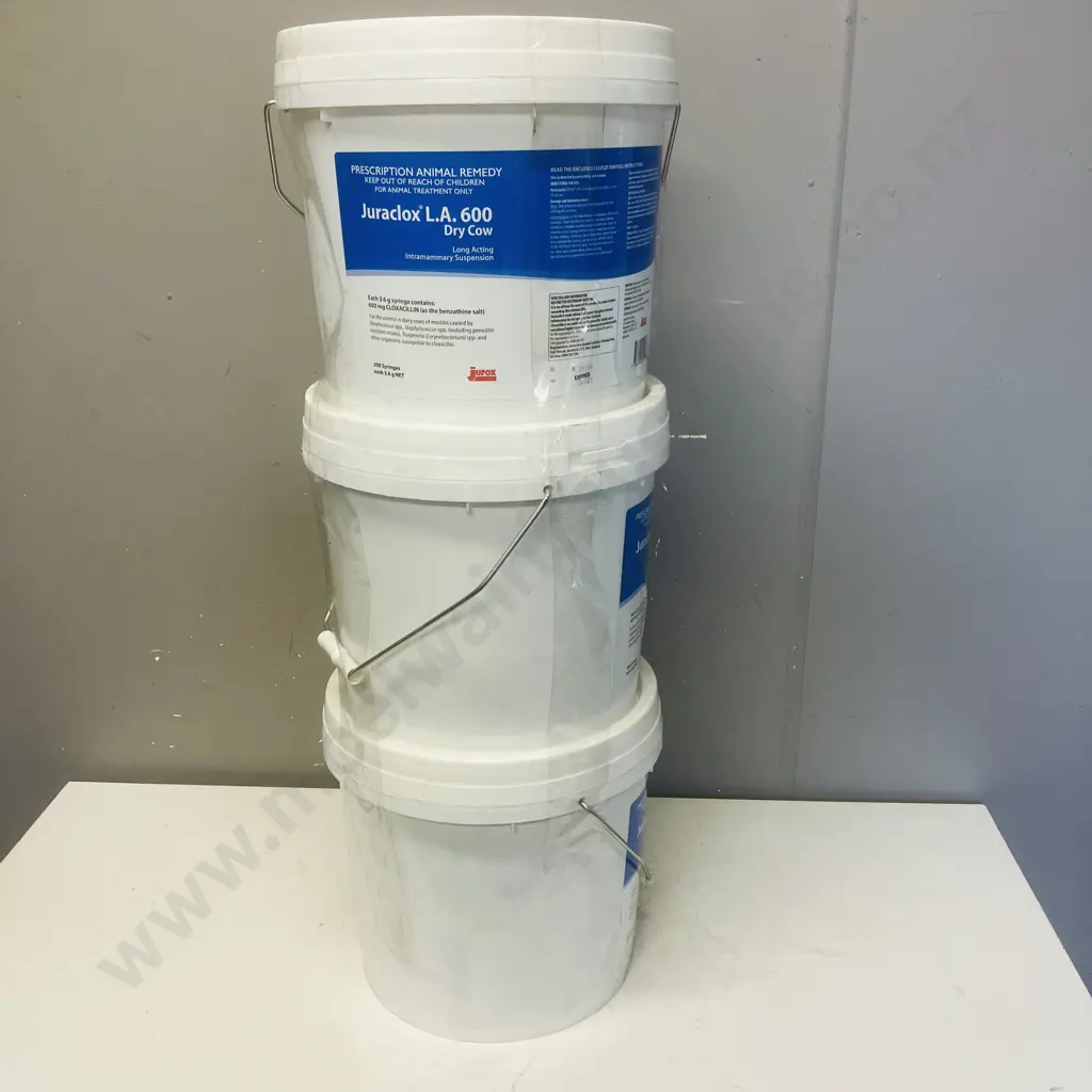 Juraclox L.A. 600 Dry Cow - 600 x 3.6g Syringes Image 1++