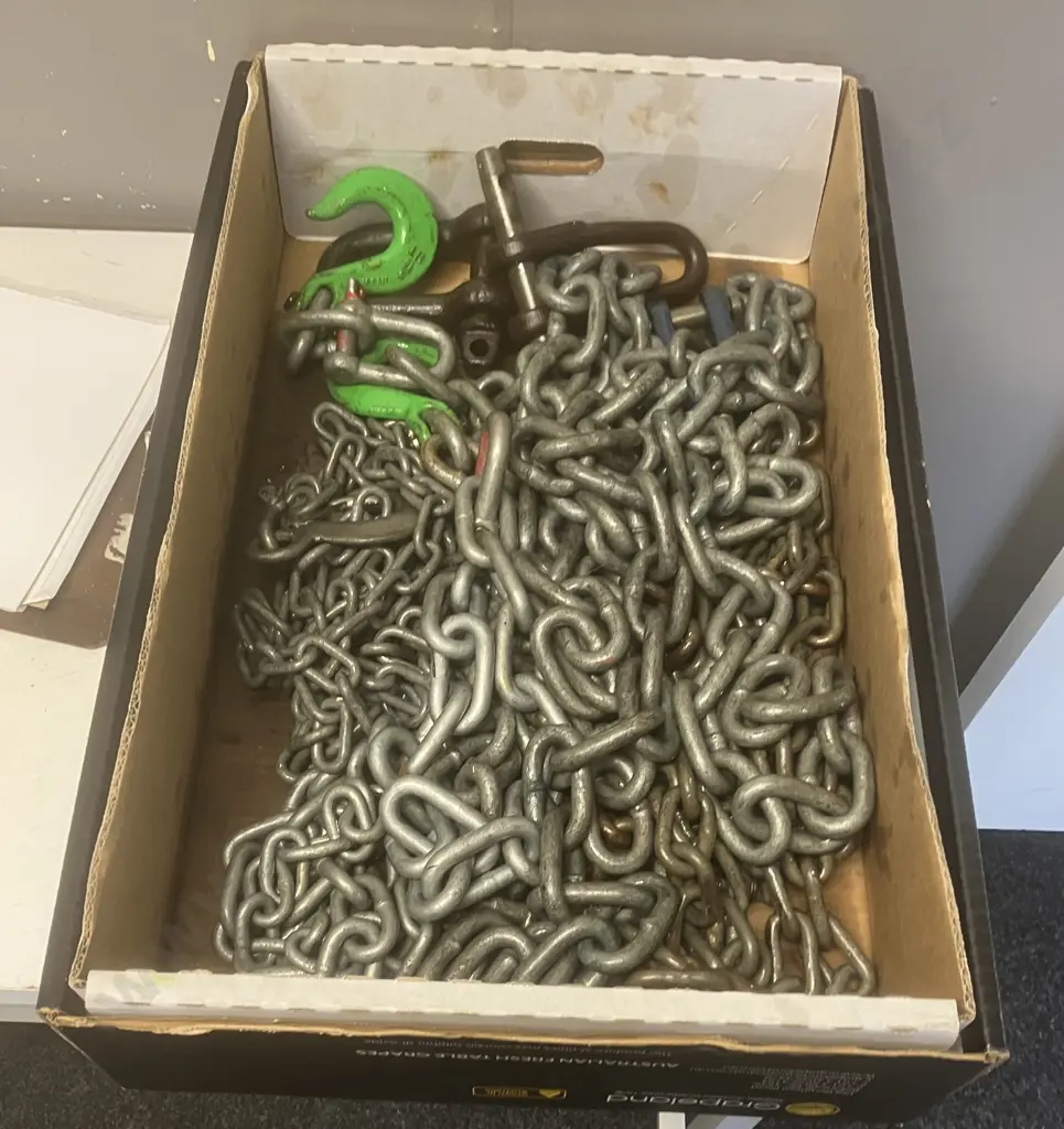 Box Lot Chains & Hooks Etc Image 1++