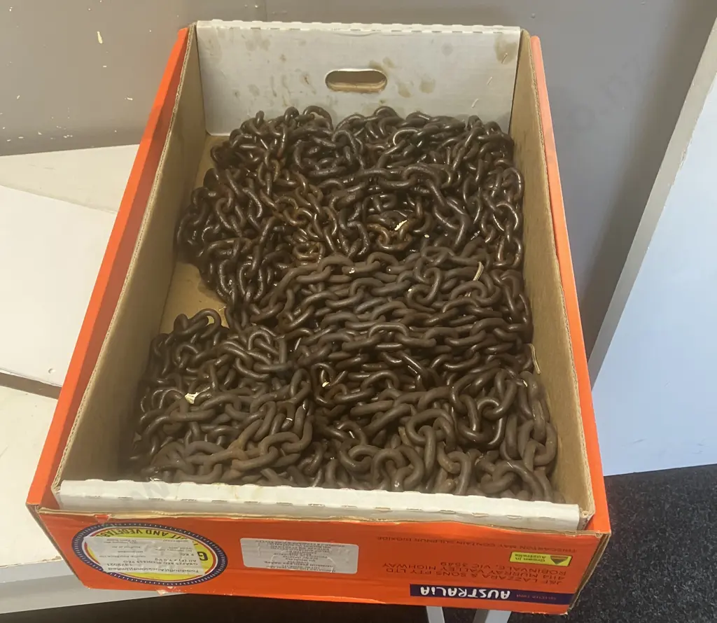 Box Lot Chains Image 1++