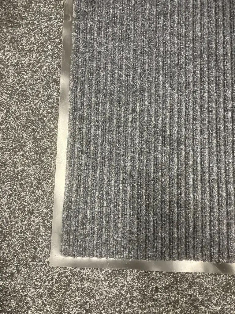 Pair of Non-Slip Indoor / Outdoor Mats. 80 x 120cm Image 1++