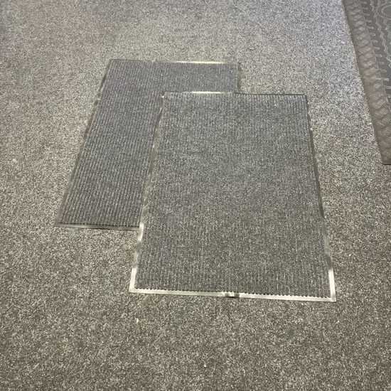 Pair of Non-Slip Indoor / Outdoor Mats. 80 x 120cm