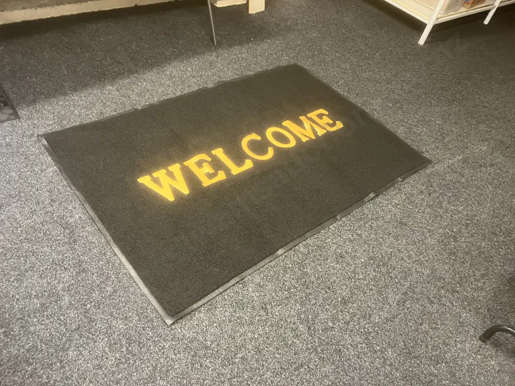 Large 117.5 x 176cm Mat With Large Welcome Image 1++