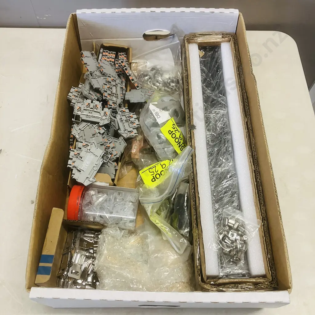 Box Of Electrical Items Image 1++