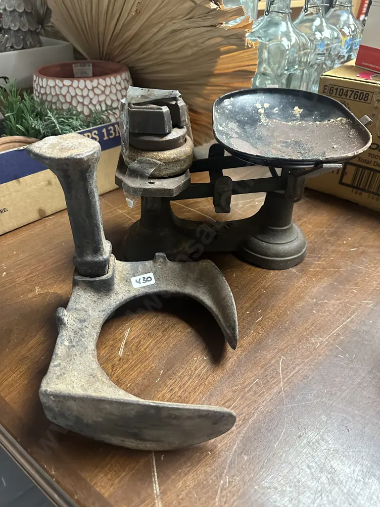 Vintage Shoe Last & Scales Image 1++