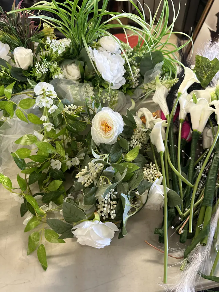 Faux Centre Piece, Bouquets Etc Image 1++