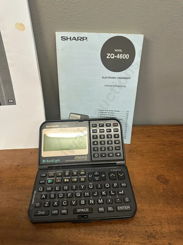 Sharp Electronic Organiser ZO 4600 & Olympus Digital Voice Recorder OS-3300 Image 1++