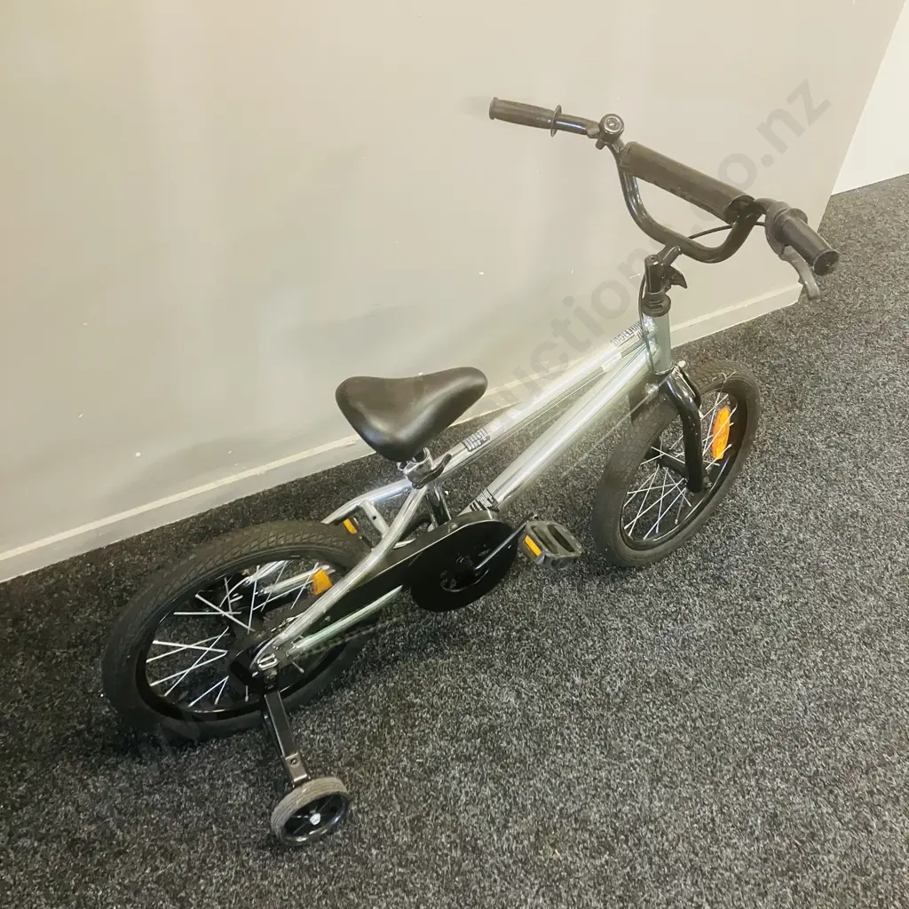 Silver Colour Childrens Bike With Trainer Wheels Image 1++