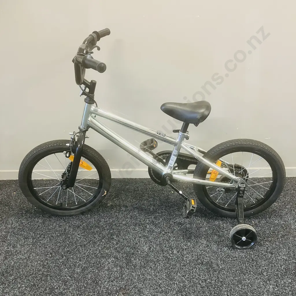 Silver Colour Childrens Bike With Trainer Wheels Image 1++