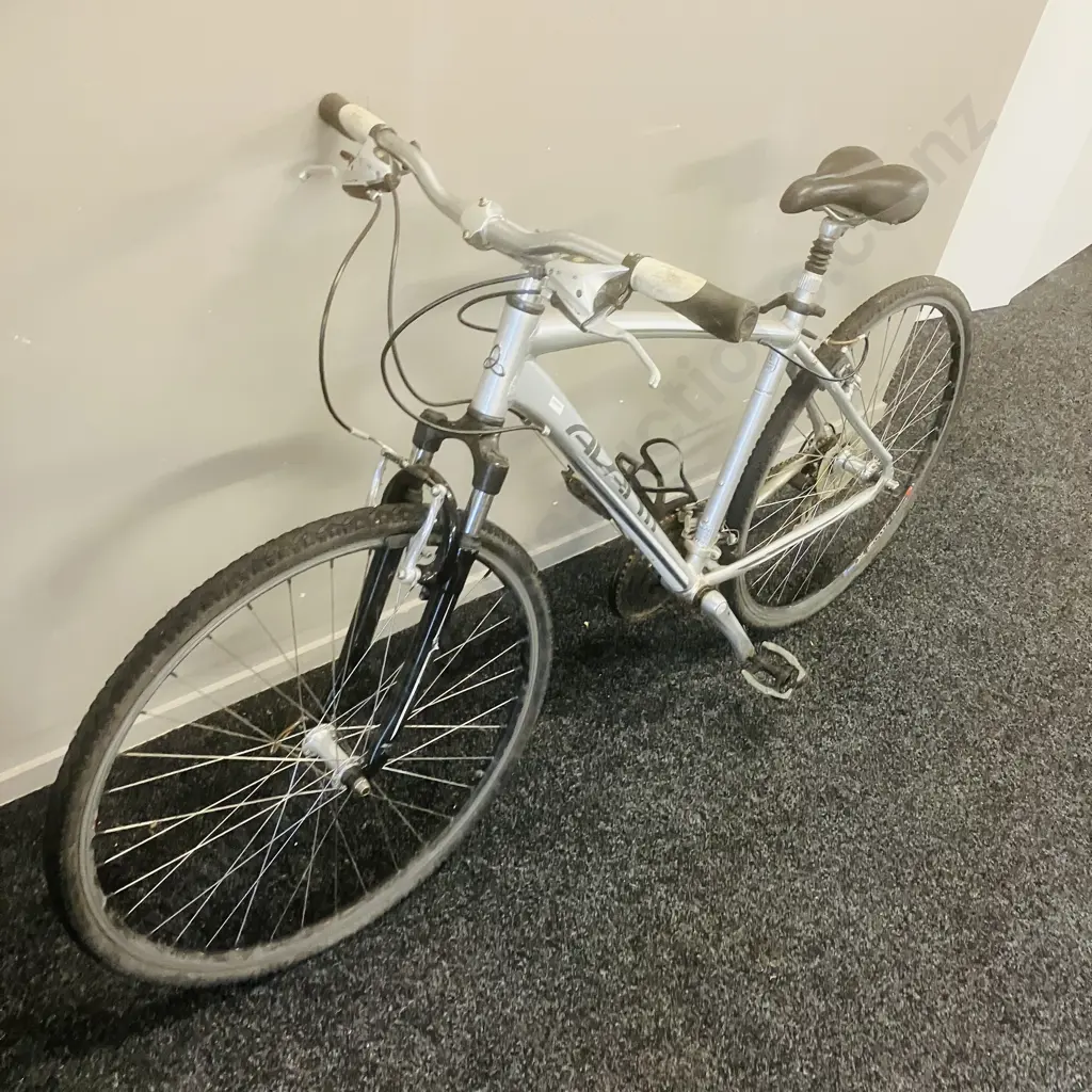 Grey / Silver Avanti Explorer 1.0 Bike Image 1++