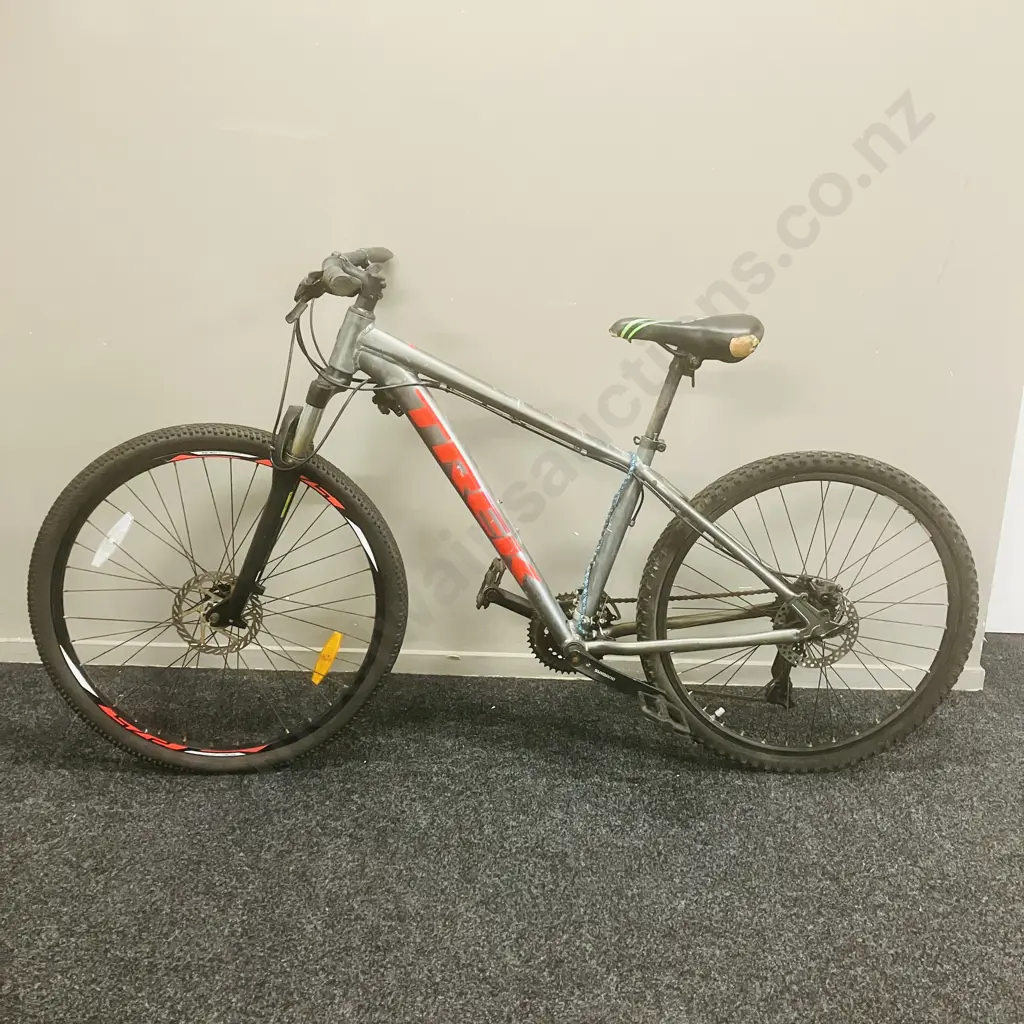 TREK Marlin 4 Grey / Red Mountain Bike Image 1++