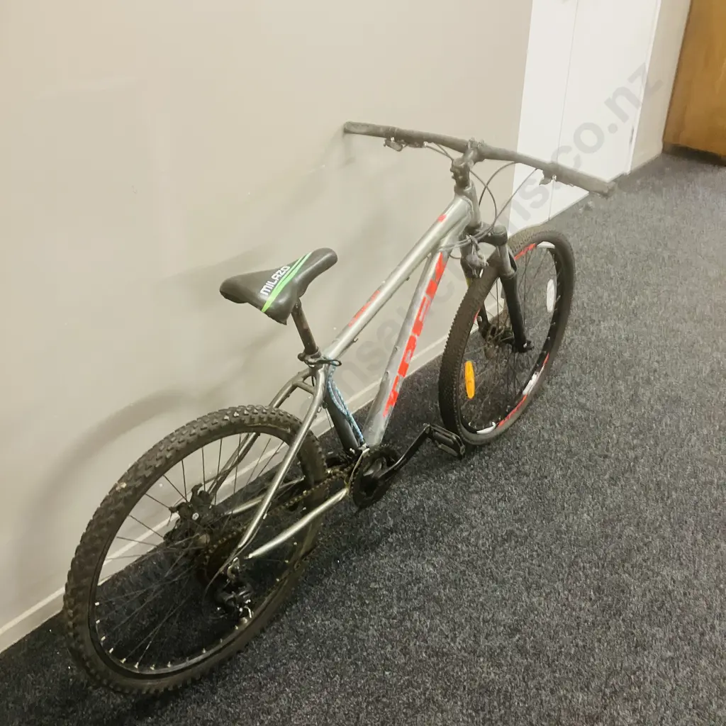TREK Marlin 4 Grey / Red Mountain Bike Image 1++