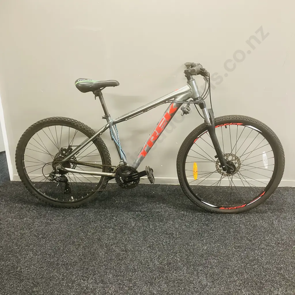 TREK Marlin 4 Grey / Red Mountain Bike Image 1++
