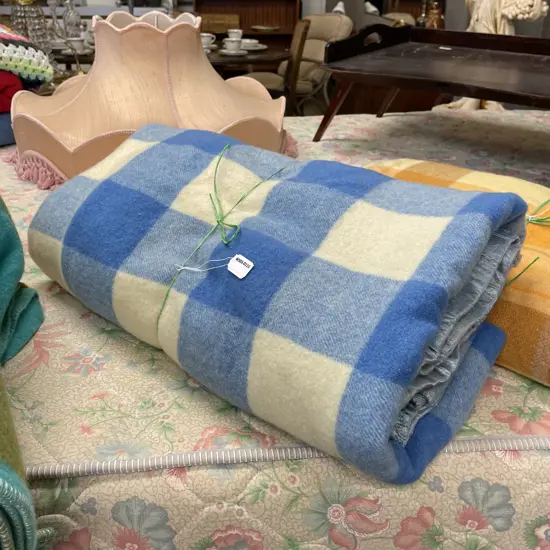 Vintage Daylesford NZ 100% Lambs Wool Blue/Cream Square Blanket