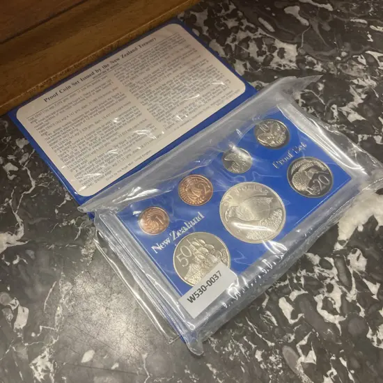New Zealand Coin Issue 1982 Proof Set With Takahe Silver Dollar In Case Of Issue
