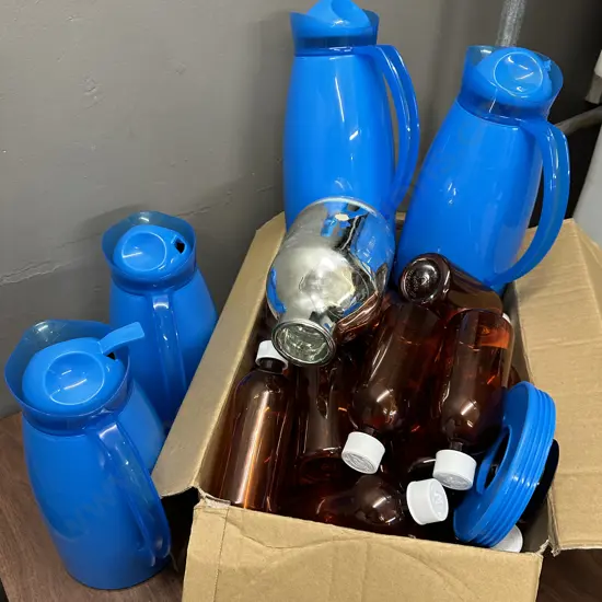 Box Of Plastic Lidded Bottles & Thermos Flasks