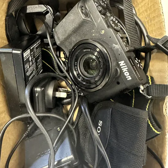 Nikon CoolPix P7700 Camera, 7.1X Wide Optical Zoom 6.0-42.8mm 1:2-4, Charger, Case Etc