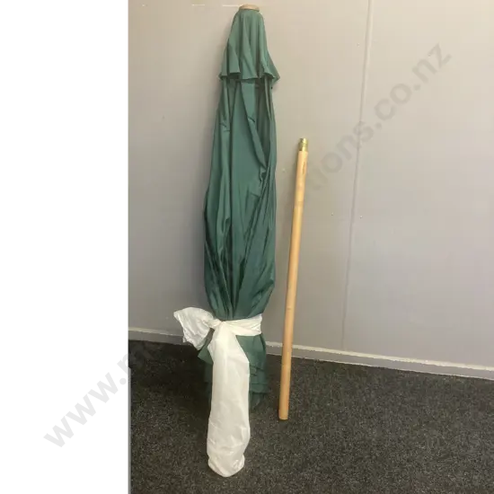 Unused Green & Wood Patio Umbrella