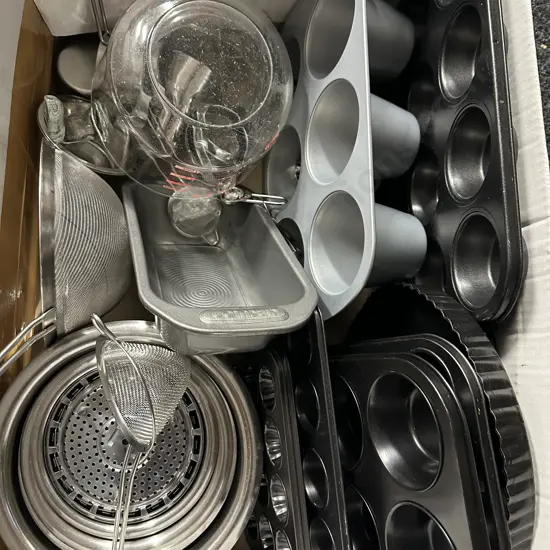 Near New Assorted Bakeware