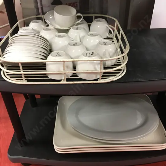 2 x Oval Platters 46 x 33cm & 3 x Rectangular Platters 52 x 36cm, 12 ArtHouse Cups & Saucers With 2 Extra Cups In Tray