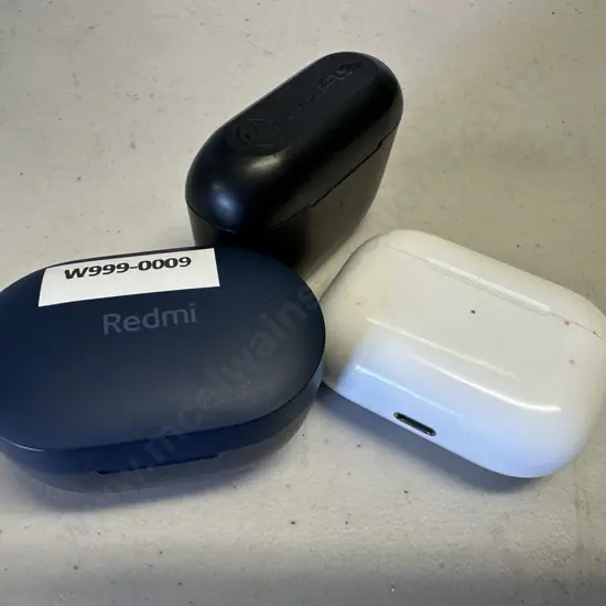 JLAB & Redmi Earbuds With Charging Cases, Single Apple A2564 Ear Bud & Case