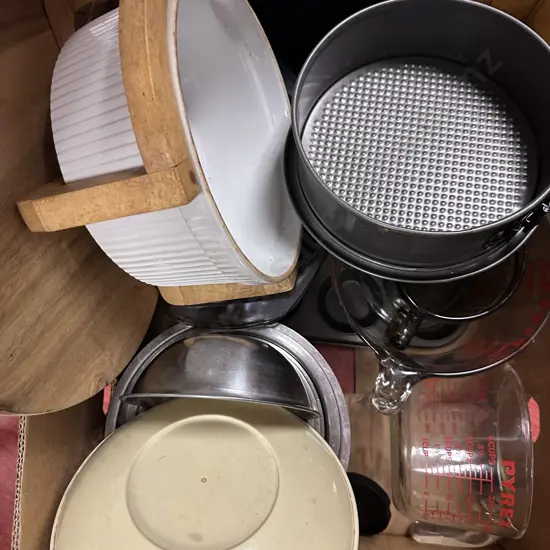 Pyrex Jugs , Bakeware Etc