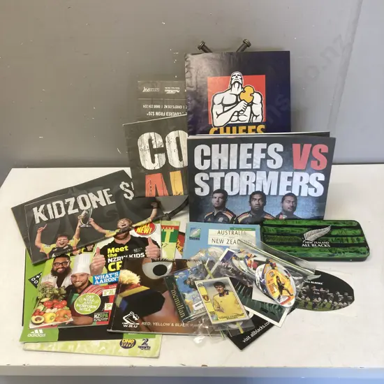 Box Lot Sports Cards, Mags & Souvenirs Etc